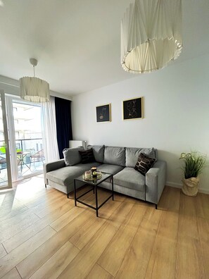 Classic Apartment, Courtyard View | 2 bedrooms, blackout curtains, iron/ironing board, cots/infant beds