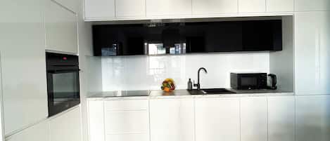 Classic Apartment, Courtyard View | Private kitchen | Electric kettle