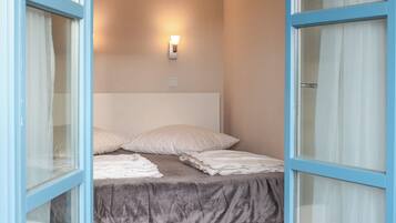 Design Apartment | 2 bedrooms, soundproofing, iron/ironing board, free WiFi