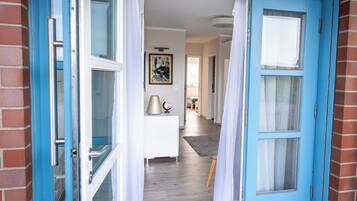 Design Apartment | 2 bedrooms, soundproofing, iron/ironing board, free WiFi