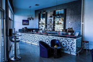 Bar en bord de piscine