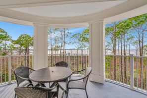 Property grounds - Tranquil 3rd Floor Retreat: 2 Bedroom, 3 Bath, and two King Beds at Sandestin Golf and Beach Resort! (Miramar Beach)