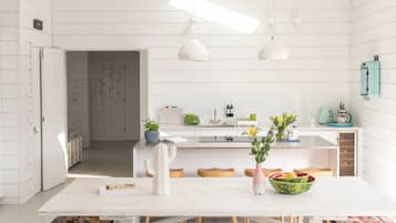 Superior Villa | Private kitchen | Fridge, microwave, oven, stovetop