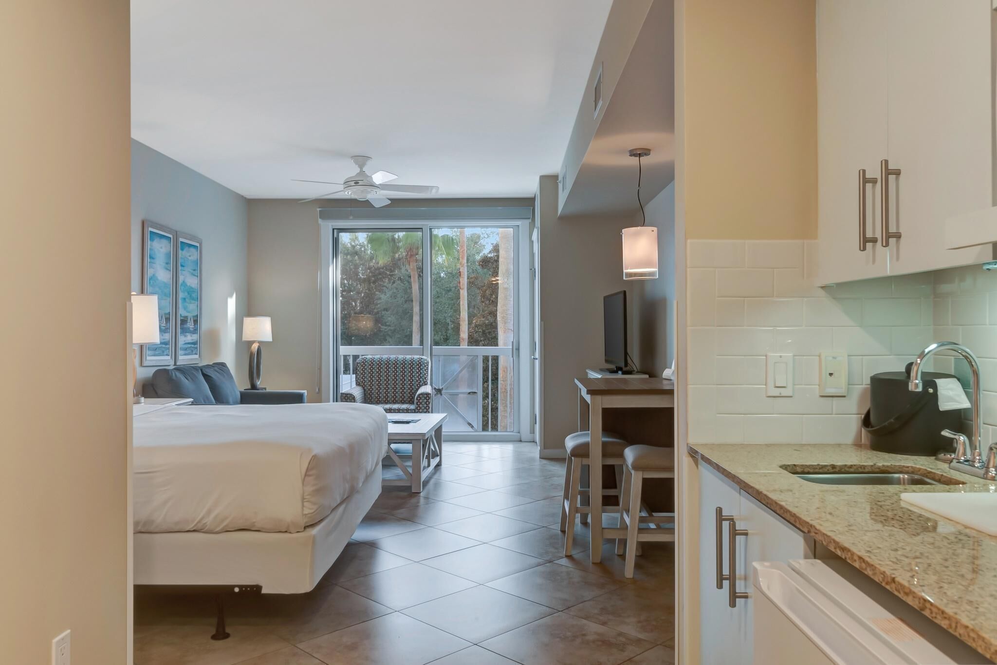 2 bedrooms, internet, bed sheets