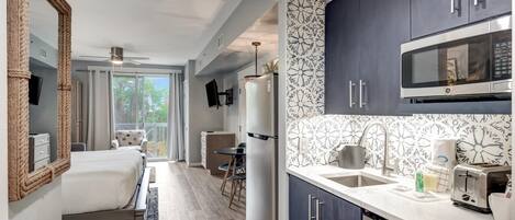 Refrigerador, microondas, horno, placa de cocina