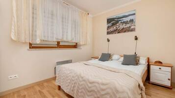 2 habitaciones, tabla de planchar con plancha, cuna de viaje y wifi