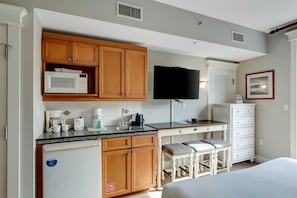 Fridge, microwave, oven, stovetop - Bayview Serenity: 4th-Floor 2-Bedroom, 2-Bathroom and Amazing Wrap-Around Balcony at Sandestin Golf and Beach Resort! (Miramar Beach)