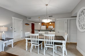 Dining - Bayview Serenity: 4th-Floor 2-Bedroom, 2-Bathroom and Amazing Wrap-Around Balcony at Sandestin Golf and Beach Resort! (Miramar Beach)