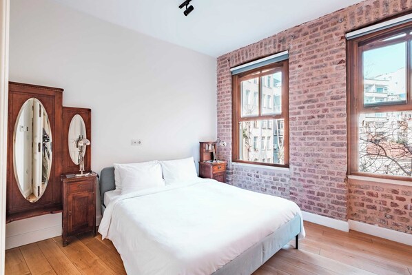 2 bedrooms, iron/ironing board, travel cot, WiFi