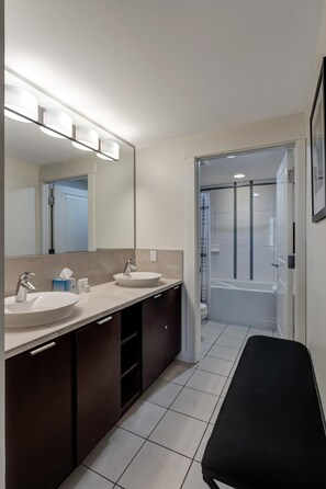 ヘアドライヤー、タオル