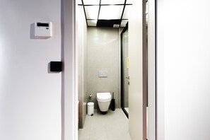 Dusch, hårtork och handdukar