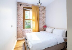 1 bedroom, desk, iron/ironing board, travel cot - Homie Suites | Galata Tower | 1br Apartment #LU2B (Beyoglu)