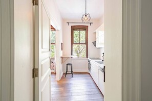 Fridge, microwave, oven, stovetop - Homie Suites | Galata Tower | 1br Apartment #LU2B (Beyoglu)