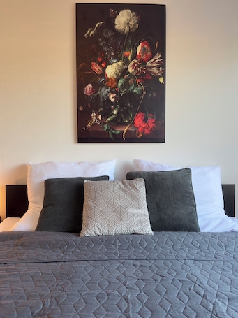2 bedrooms, iron/ironing board, WiFi, bed sheets. Welcome @ Zitouna Home: Your home away from home Fully equipped
