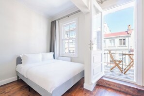 1 bedroom, desk, iron/ironing board, WiFi