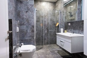 Doccia, asciugacapelli, asciugamani