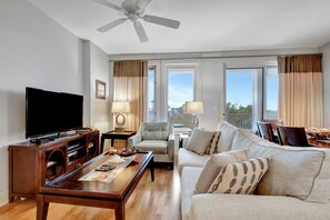 TV - Observation Point Oasis - Spacious 3-Bedroom Haven with Amazing Balcony Views of the Baytowne Wharf Village (Miramar Beach)