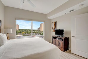 2 عدّة غرف نوم وخدمة الإنترنت وملاءات أسرّة