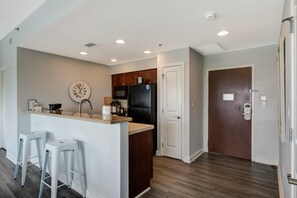 Fridge, microwave, oven, stovetop - 2-Bedroom Luau: Two Bedroom Condo King Beds Near the Gulf and Lagoon Pool at Sandestin Golf and Beach Resort! (Miramar Beach)