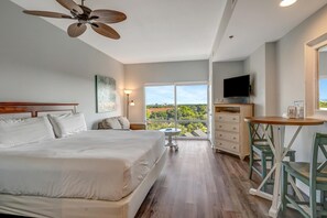 2 bedrooms, Internet, bed sheets - 2-Bedroom Luau: Two Bedroom Condo King Beds Near the Gulf and Lagoon Pool at Sandestin Golf and Beach Resort! (Miramar Beach)