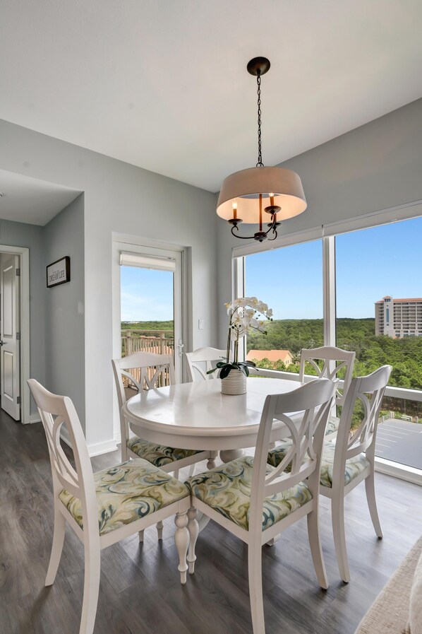 Dining - 2-Bedroom Luau: Two Bedroom Condo King Beds Near the Gulf and Lagoon Pool at Sandestin Golf and Beach Resort! (Miramar Beach)