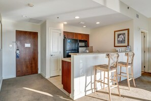 Fridge, microwave, oven, stovetop - 8th Floor Serenity: 2 Bedroom 2 Bathroom, 2 King Bed Retreat Panoramic Views at Sandestin Golf and Beach Resort! (Miramar Beach)