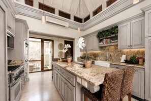 Coffee/tea maker, fridge, microwave, oven - Visión Infinita | 9 - Bedroom Bali-Style Luxury Estate in Guanacaste, Costa Rica (Playa Tamarindo)