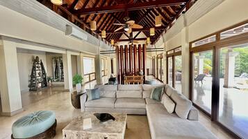 Smart TV, table tennis, books, stereo