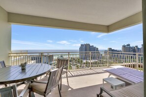 Outdoor dining - Breezy Luau 3 Bedroom Getaway: Scenic Balcony, Full Kitchen, Large Living Area and Wrap Around Balcony at Sandestin Golf and Beach Resort! (Miramar Beach)