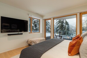 6 bedrooms, desk, iron/ironing board, free WiFi