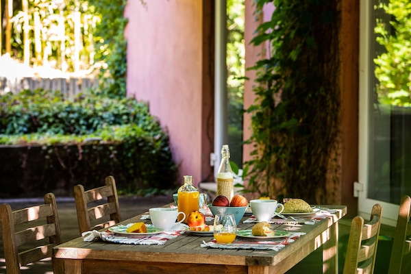 Family Cottage, Vineyard View | Terrace/patio