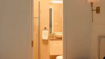 3 chambres, fer et planche à repasser, Wi-Fi gratuit, draps fournis