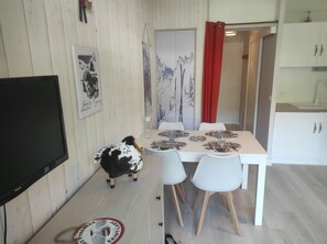 Dining - Stage 7 (Saint-Lary-Soulan)