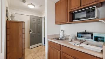 Microwave, coffee/tea maker, cookware/dishes/utensils
