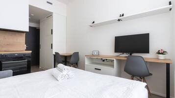 Desk, iron/ironing board, WiFi, bed sheets