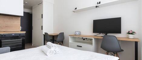 Desk, iron/ironing board, WiFi, bed sheets