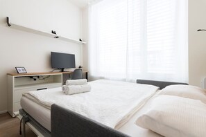 Desk, iron/ironing board, WiFi, bed sheets