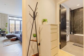 Interior - Stylish Studio in Hackney with Private Terrace (Greater London)
