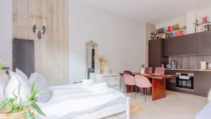 Unclassified image, 5 of 30, button - Stylish Studio in Hackney with Private Terrace (Greater London)