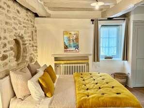 2 bedrooms, desk, iron/ironing board, WiFi - Charming 2-bedroom house in a historic and beautiful village (Venasque)