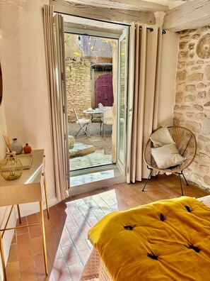 2 bedrooms, desk, iron/ironing board, WiFi - Charming 2-bedroom house in a historic and beautiful village (Venasque)