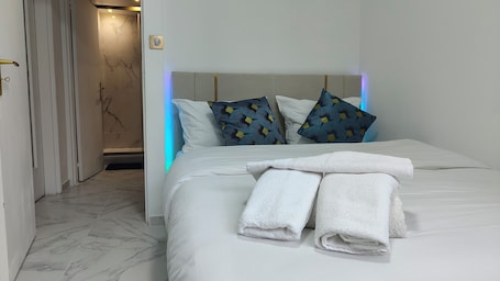 1 bedroom, iron/ironing board, travel crib, free WiFi. Spacious & comfortable apartment near Paris, fully renovated (2 rooms)