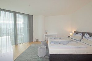 1 dormitorio, tabla de planchar con plancha, wifi y ropa de cama