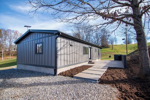 Cozy 3Bds 2Bths house w Fireplace 20 min to AVL