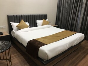 Deluxe Double Room | Free WiFi - AJ's Arcade (Pathankot)