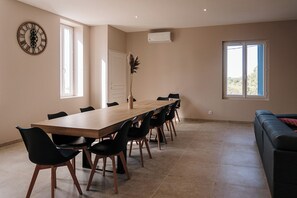 Meeting facility