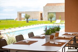 Villa, Smoking