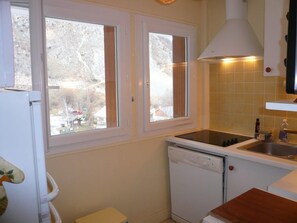 Réfrigérateur, micro-ondes, four, lave-vaisselle