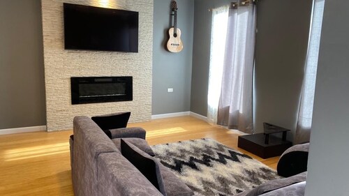 Puedes disfrutar de hermosos fiestas y lugares turisticos alrededor de canar.