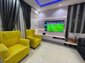 Family Room, Balcony, City View | Living area | Flat-screen TV, video-game console - Gilllant Luxury Homes Apartment (Benin City)